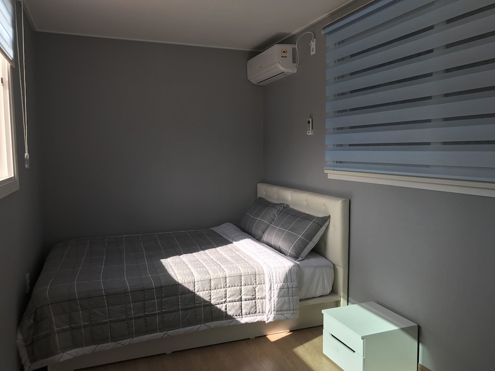 Room, 1 Queen Bed, Garden View photo 3