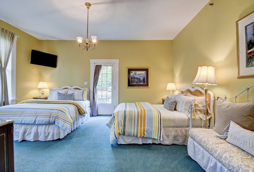 Bransfield Double Suite photo 1