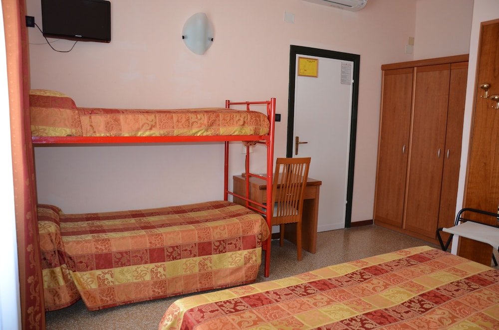 Quadruple Room photo 2