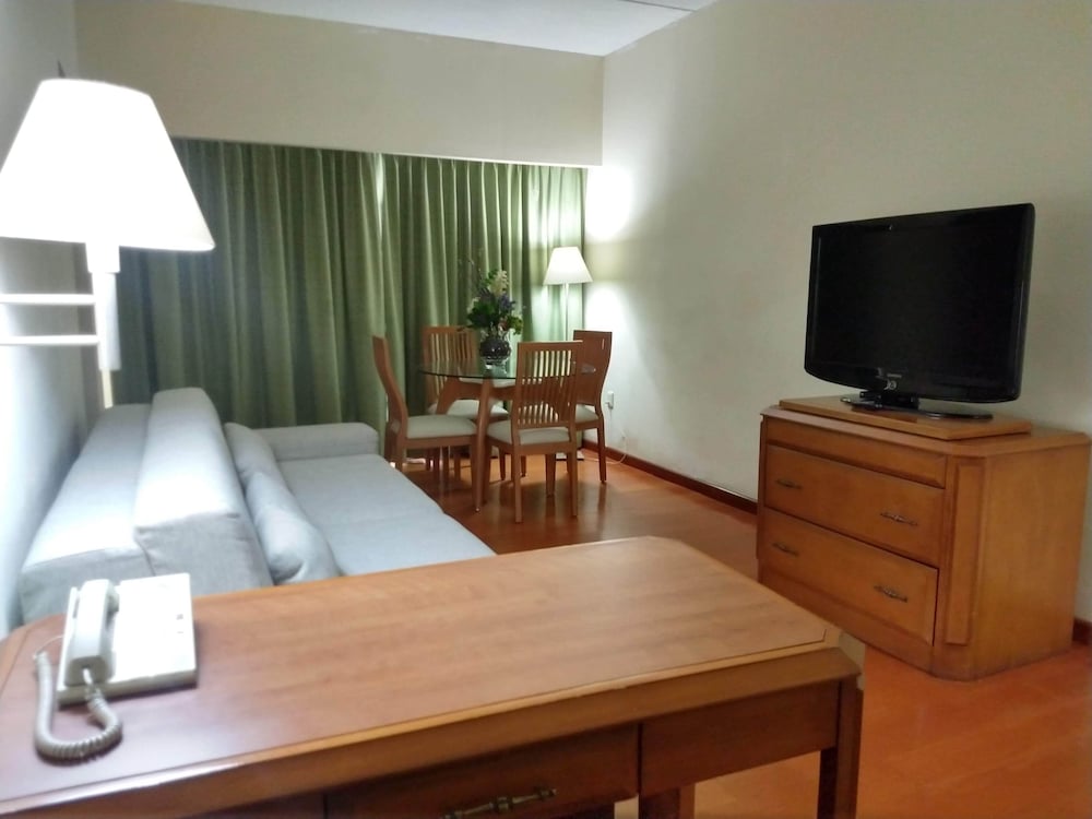 Executive Suite - Photo 1