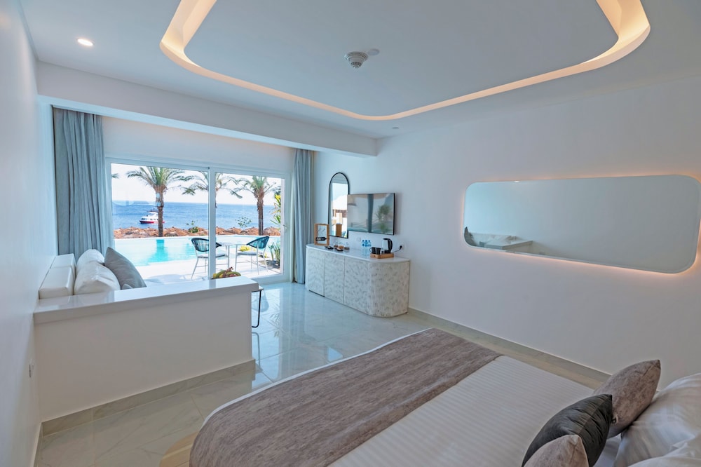 Junior Swim-Up Suite (Posh Club) - Photo 6