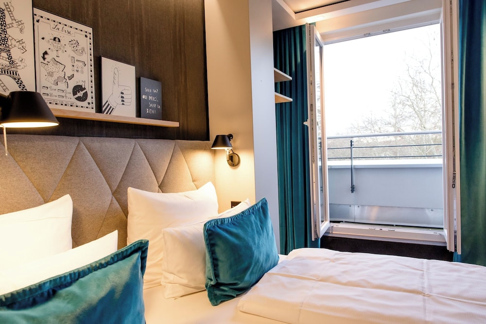 Room, Balcony (THE ONE)