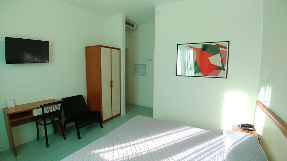 Classic Double or Twin Room - Photo 4