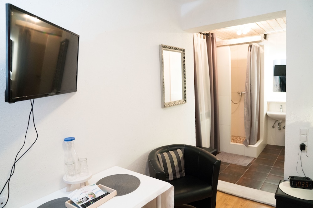 Double Room, 1 Twin Bed, Garden View (Brown / Grey Nr 3) photo 2