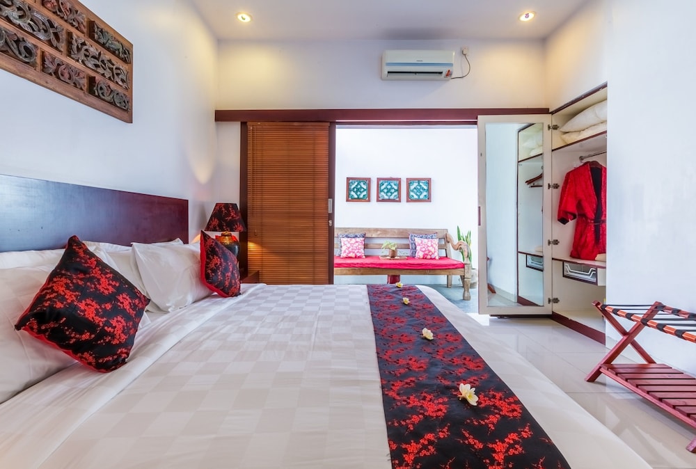 Junior Suite, Pool Access - Photo 17