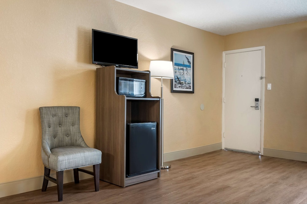 Standard Room, 1 Double Bed, Accessible, Non Smoking - Photo 4