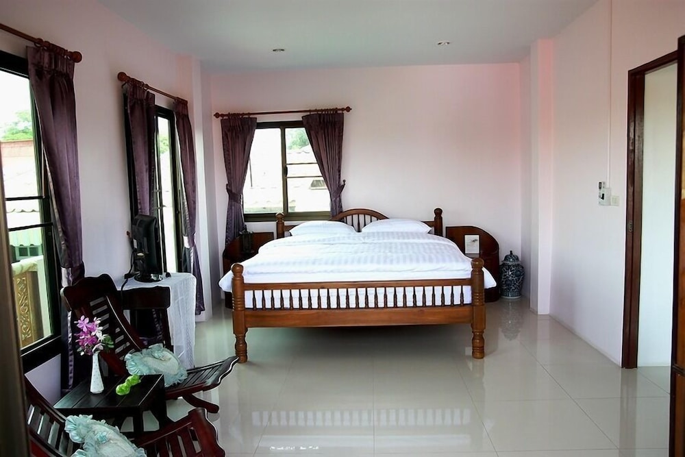 Room (PetchPailin / Petcharat (Large Room)) photo 3
