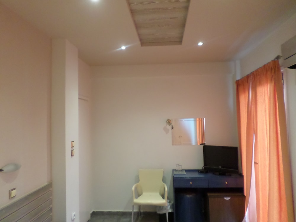 Classic Double Room, 1 Double Bed, Non Smoking, Balcony photo 2