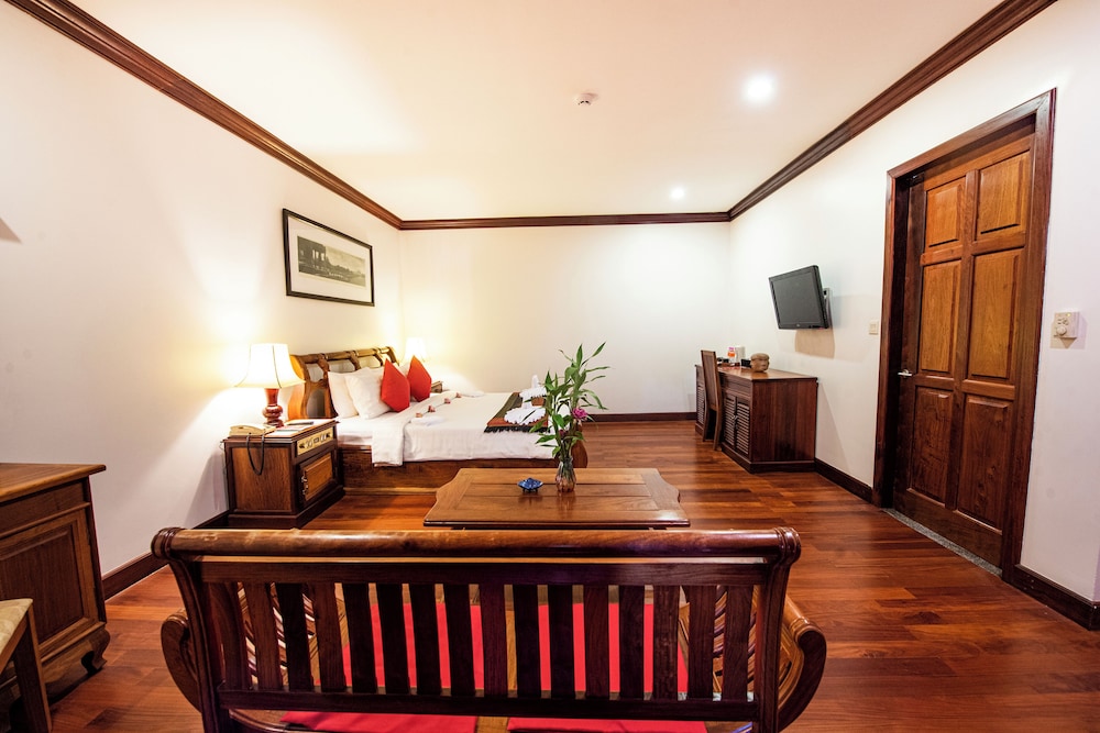 Executive Suite - Photo 3