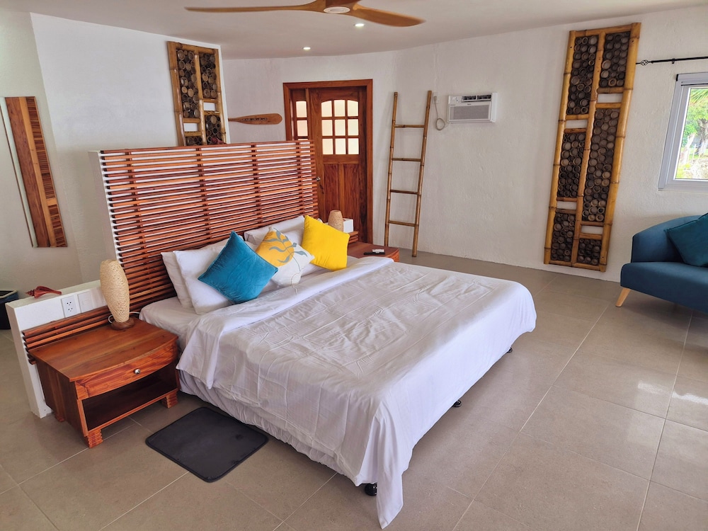 Exclusive Room, 1 King Bed, Balcony, Sea View photo 3