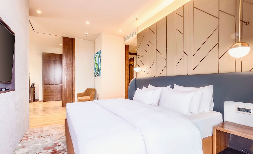 Executive Suite - Photo 1