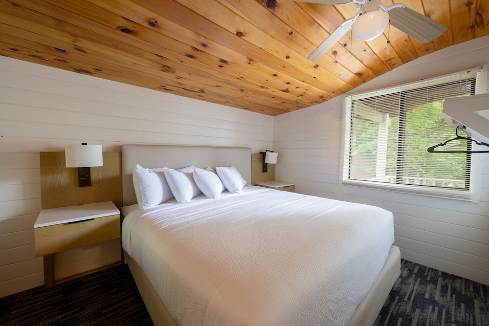 Three-Bedroom Poolside Suite