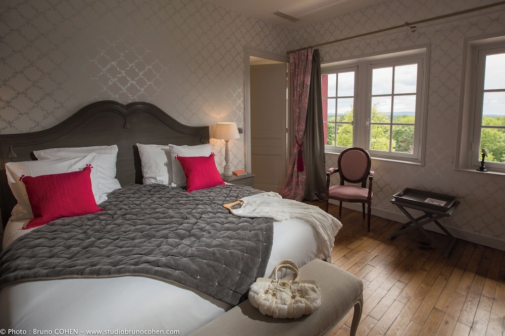 Suite, 1 Double Bed with Sofa bed photo 3