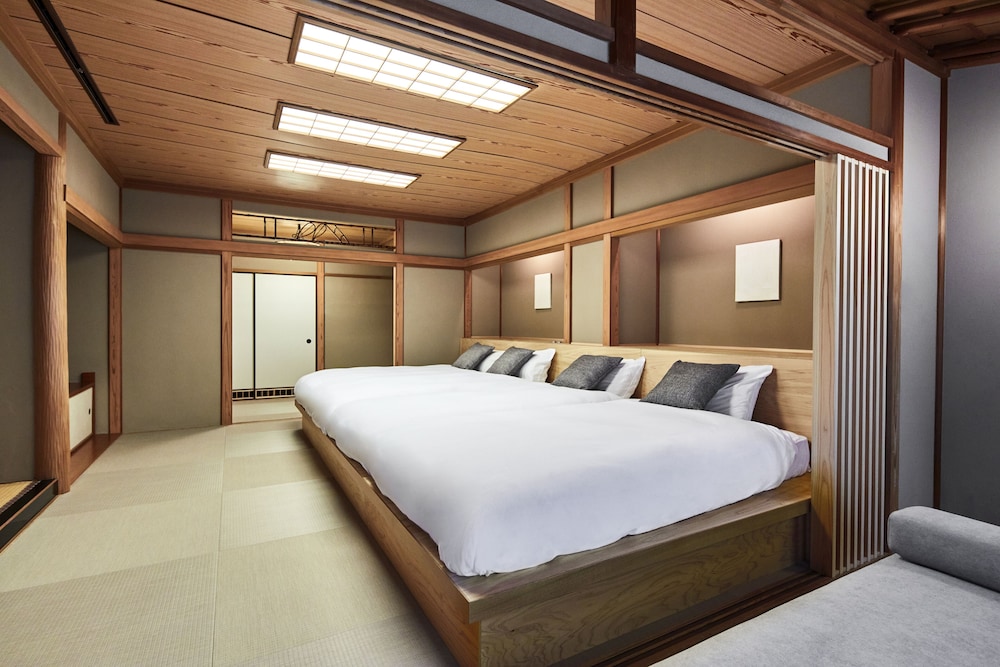 Family Quadruple Room, 4 Bedrooms, Non Smoking, Garden View photo 3