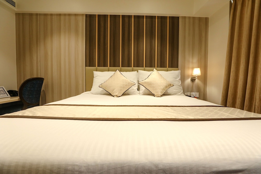 Executive Room - Photo 3