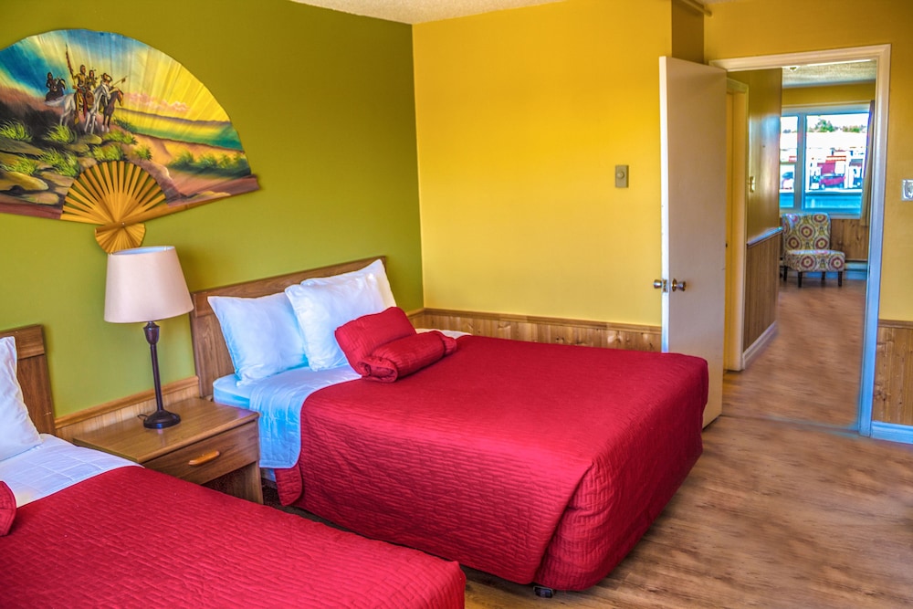 Room, 2 Double Beds, Kitchenette photo 1