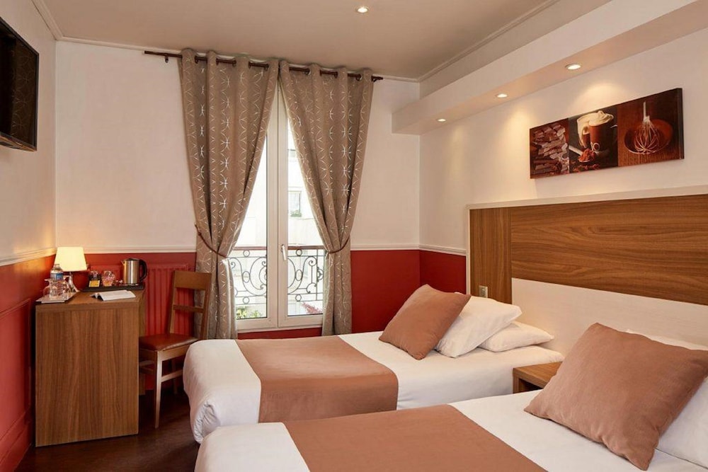 Twin Room courtesy photo 1