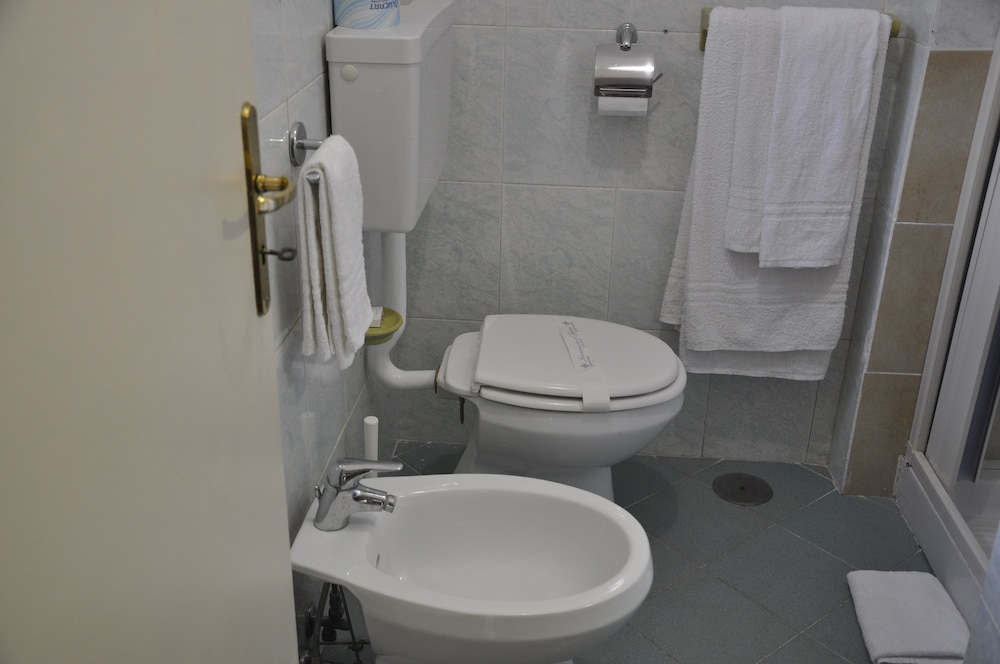 Standard Double or Twin Room photo 3