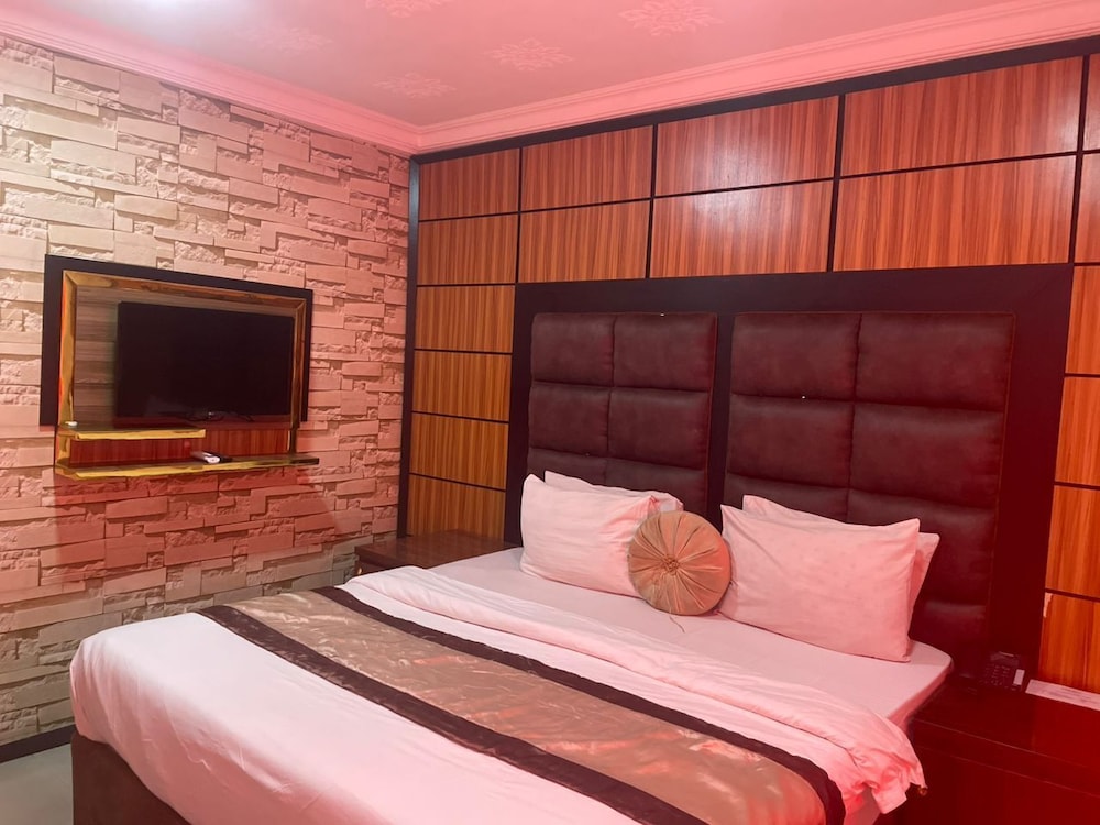 Suite, City View