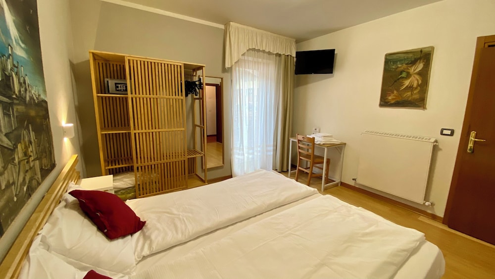 Standard Room photo 2