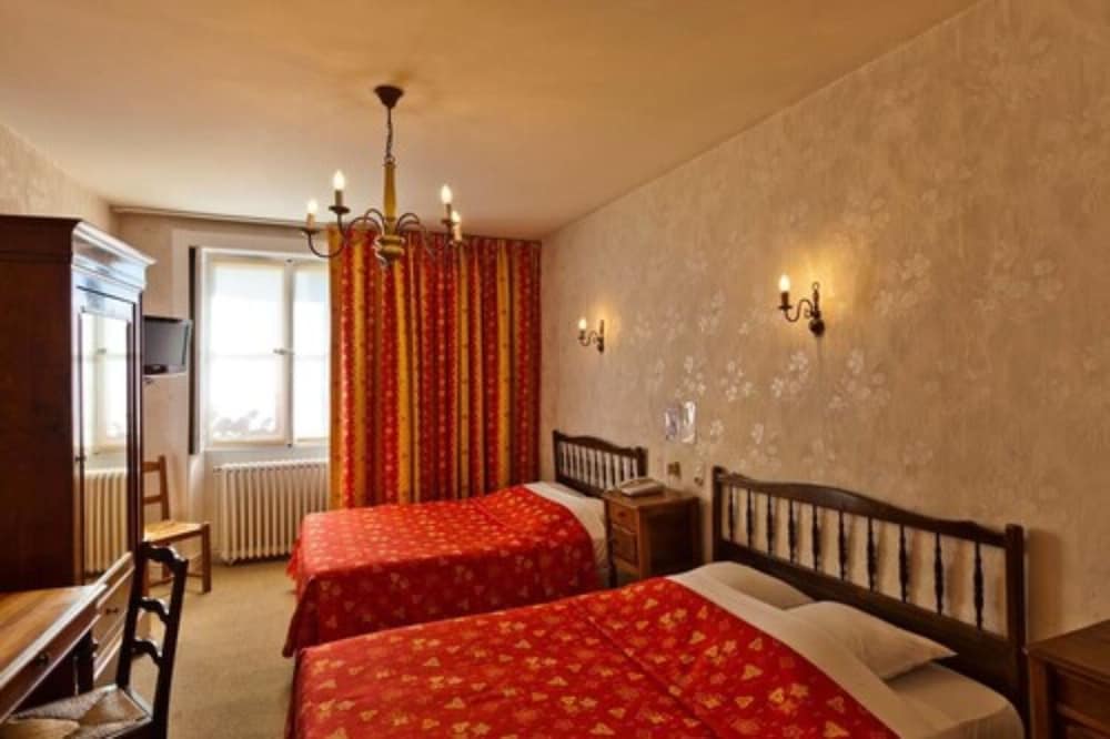 Quadruple Room, 2 Queen Beds ((for 1 to 4 people)