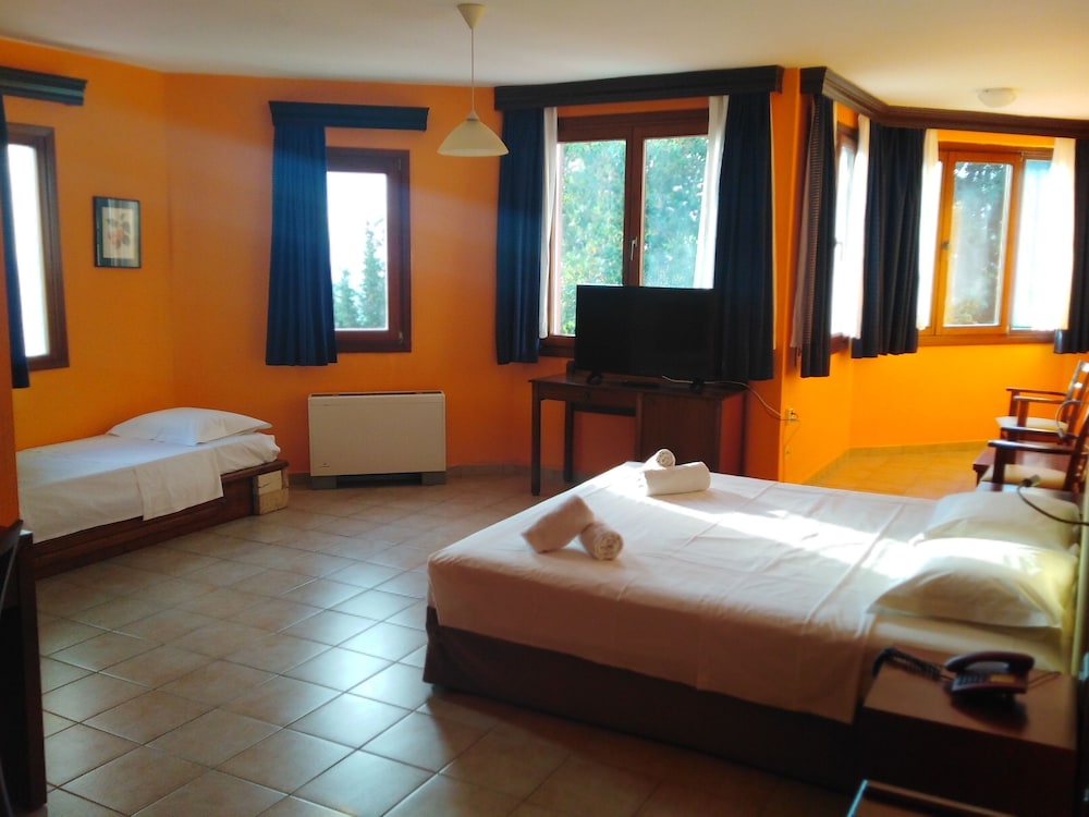 Economy Double Room photo 2