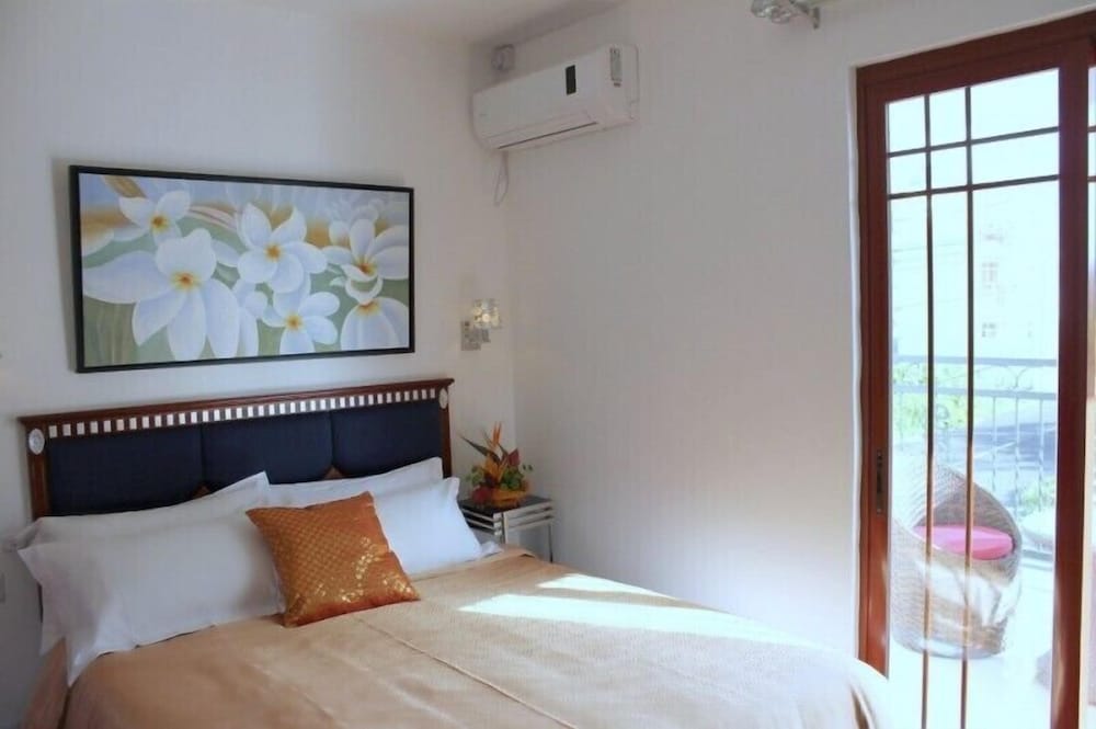 Superior Room, Jetted Tub