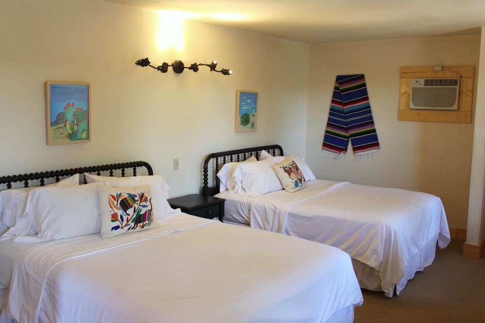 Standard Single Room, 2 Queen Beds