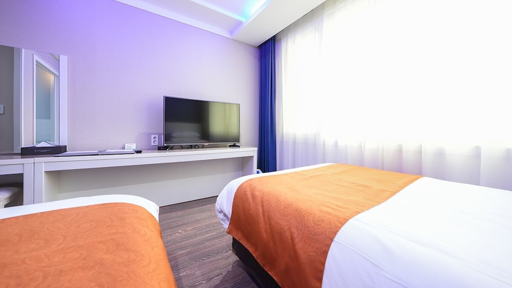 Standard Twin Room - Photo 5