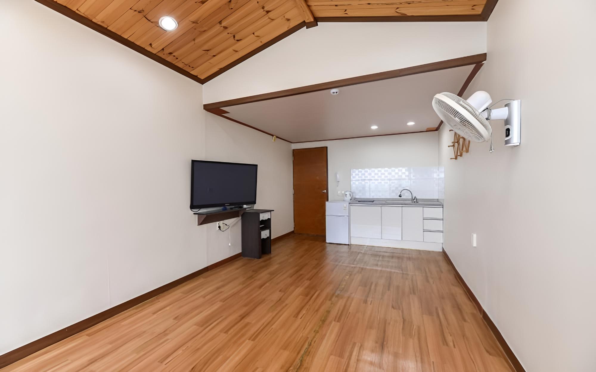 Room (203 (Ocean view)) - Photo 5