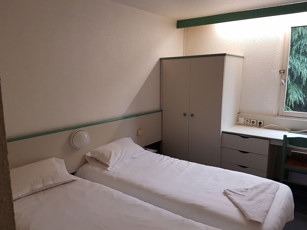 Economy Twin Room photo 3