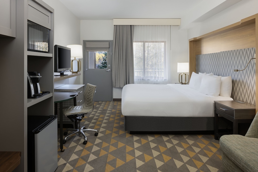 Room, 1 King Bed, Pool Access, Courtyard View - Photo 7