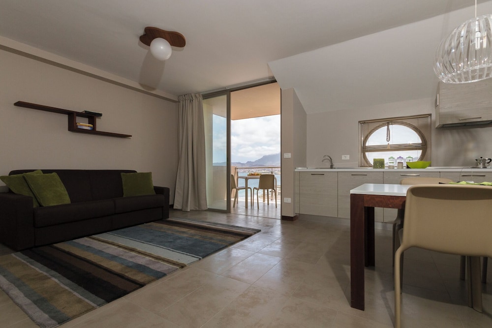 Deluxe Apartment, 1 Bedroom, Kitchenette, Partial Ocean View (Type B) photo 1