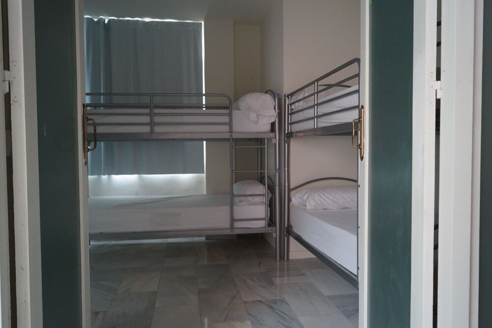 Dormitorio compartido (8 personas - 1 cama)