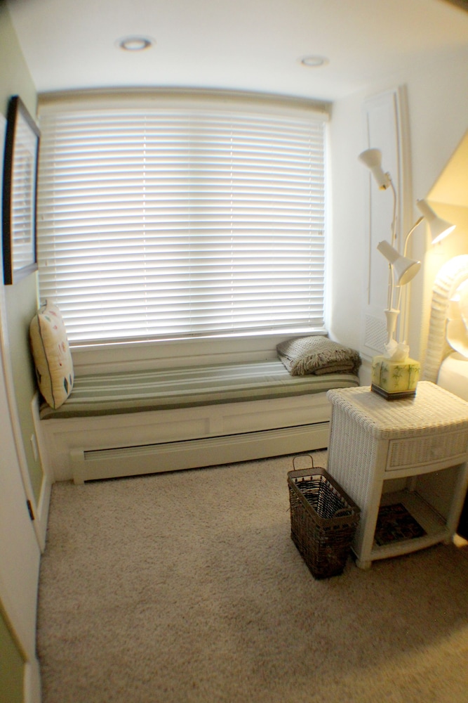 Traditional Suite, Ensuite, Mountain View (Magnolia-7) photo 3