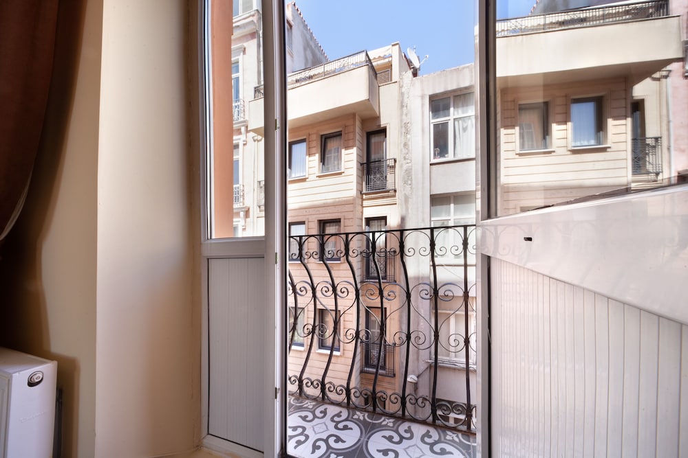 Double Room With Balcony photo 2