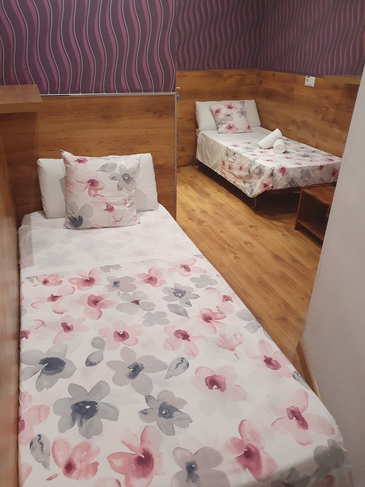 Economy Twin Room (Small) photo 2
