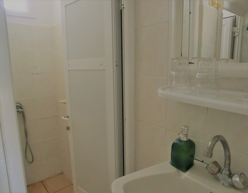 Shared Dormitory, Men only (8 guests, beds)