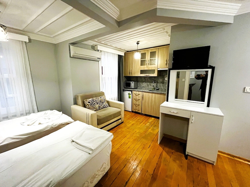 Standard Double or Twin Room, Balcony, City View photo 1