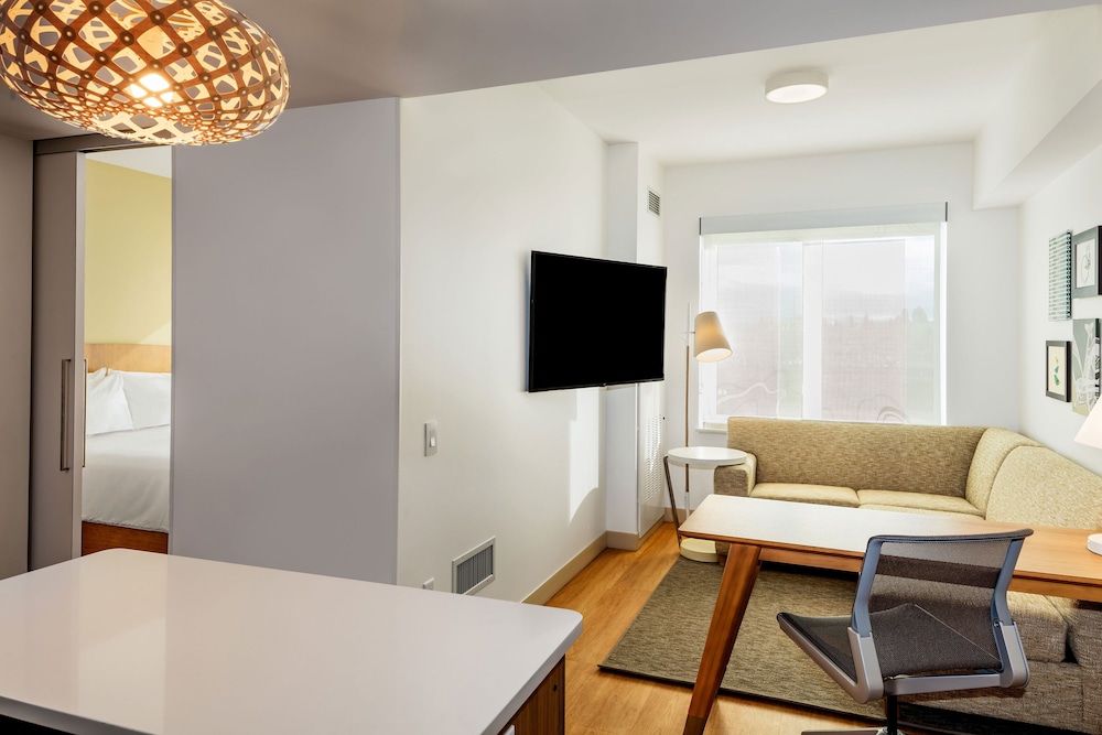 Suite, 1 Bedroom - Photo 2