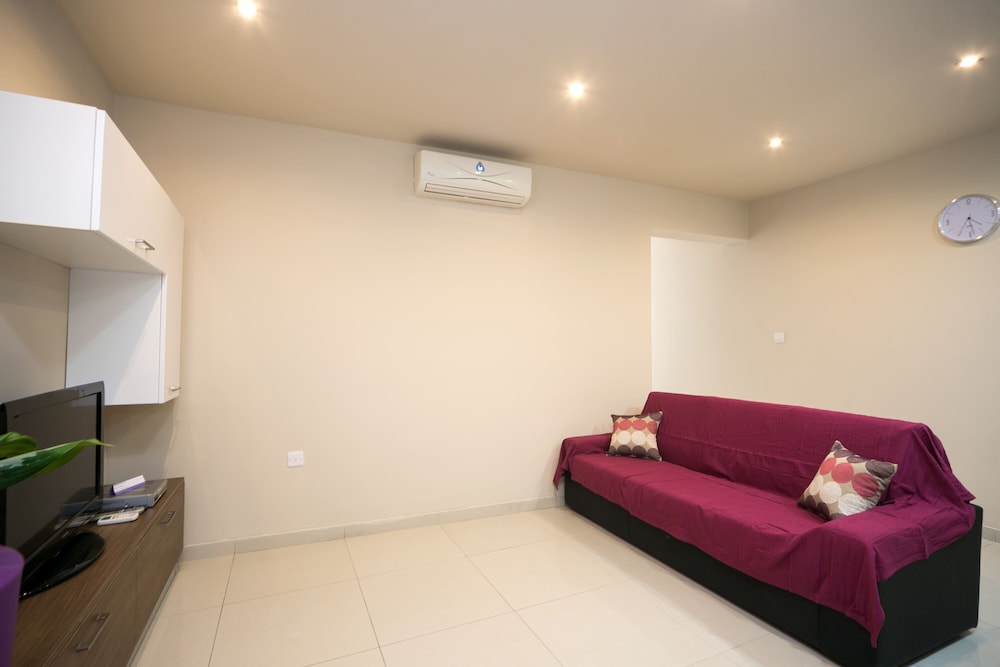 Design Apartment, 1 Bedroom (Plum)