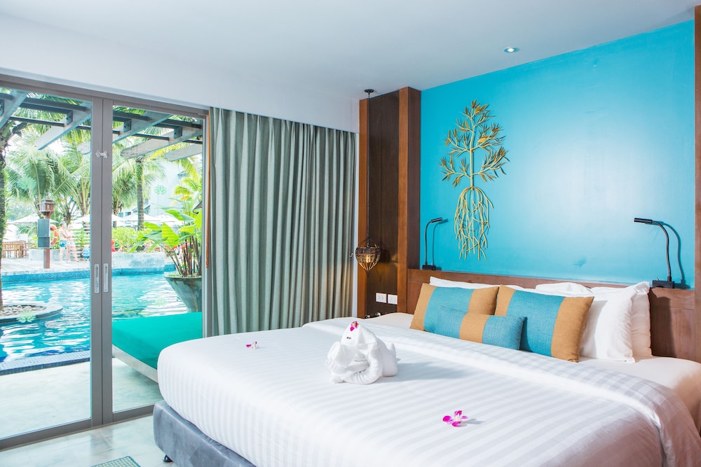 Deluxe Suite with Pool Access Room photo 2
