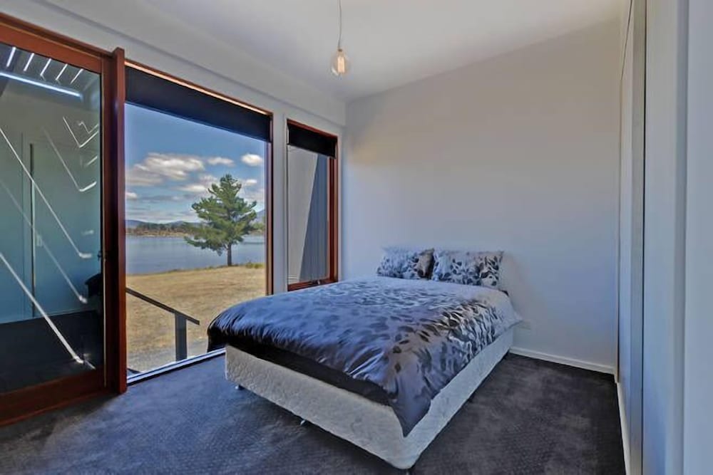 Luxury House, 7 Bedrooms, Waterfront View photo 2