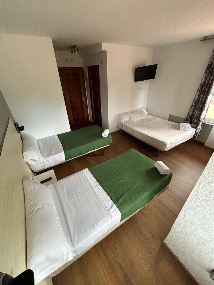 Habitación Triple, Vista al Jardín