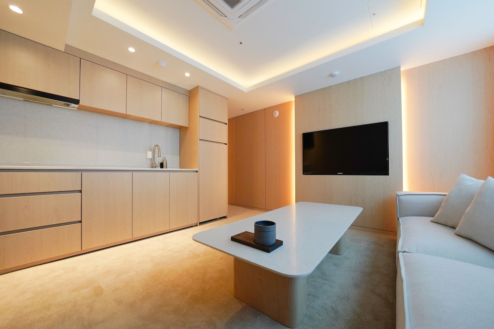 Annex Standard Triple Suite - Photo 9