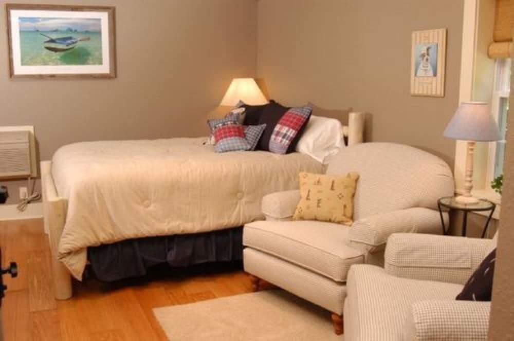 Rustic Harbor Suite photo 1