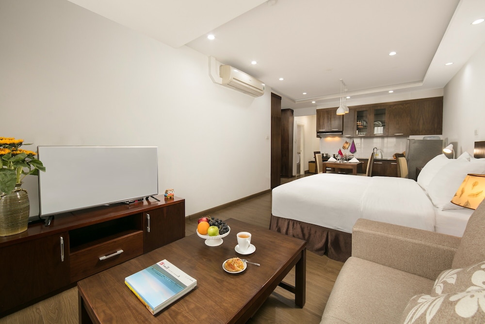 Deluxe Studio Suite, City View