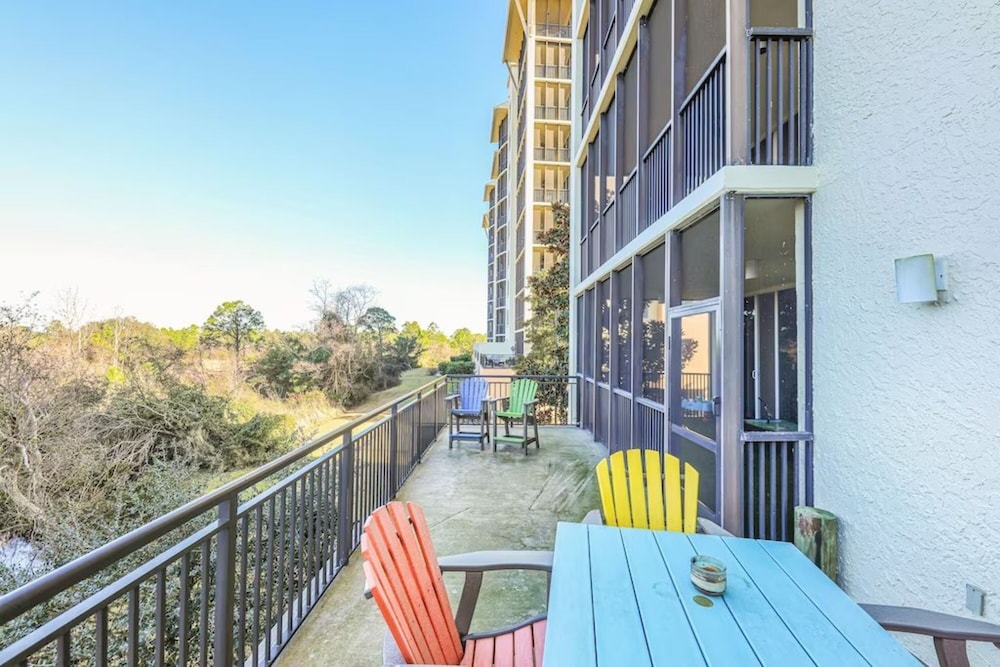 Signature Condo, 3 Bedrooms, Balcony photo 3