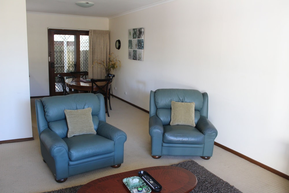 Apartment, 2 Bedrooms, Non Smoking photo 2