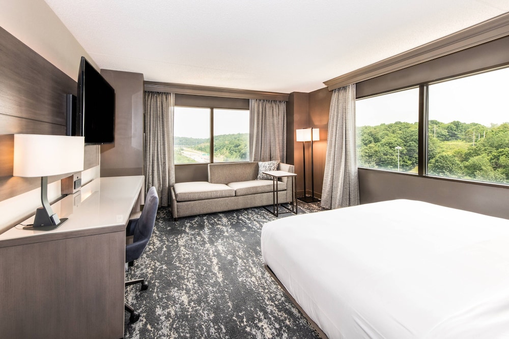 Club Room, 1 King Bed - Photo 2